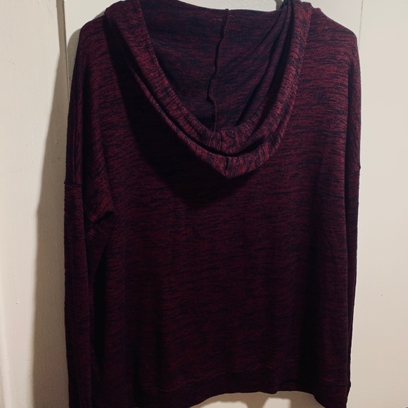 Red hooded long sleeve with pocket - Picture 4 of 4